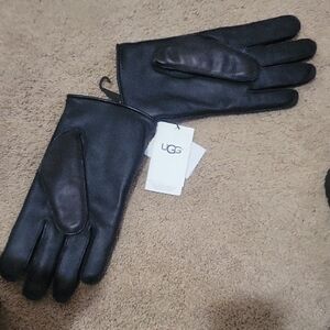 UGG Men's Black Leather Gloves